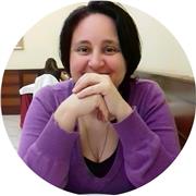 Laureata in studi economici impartisce lezioni nelle materie di competenza